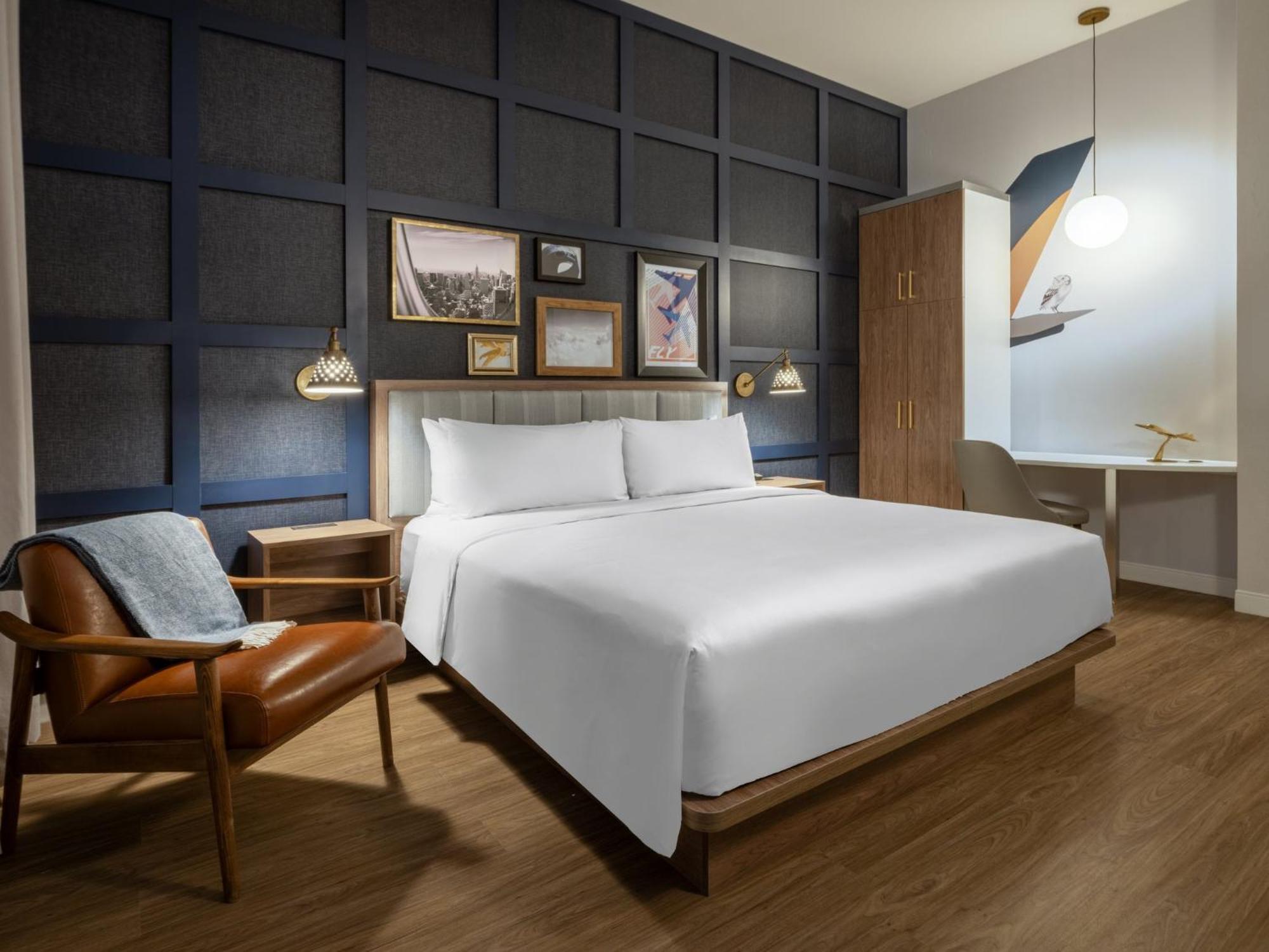 Standard King Room - Communications Accessible
